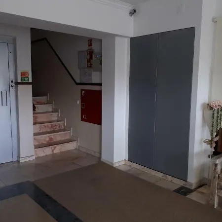 Residencial Coroa D'ouro Konukevi 3*